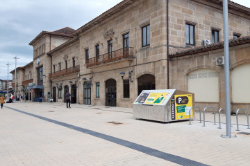 Las estaciones de tren de Ourense, Pontevedra y Vigo-Guixar estrenan aparcamiento para bicicletas y patinetes.