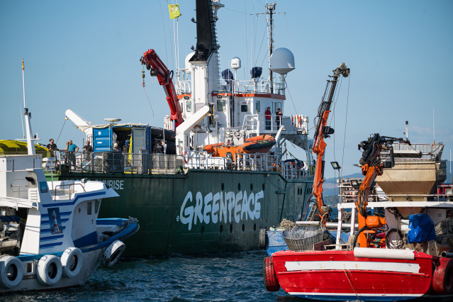 El barco de Greenpeace, Arctic Sunrise, a 12 de junio de 2024, a su llegada a la Ría de Arousa, A Coruña, Galicia (España).