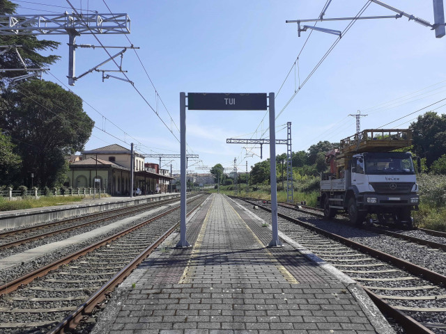 Archivo - Electrificación del tramo ferroviario Guillarei-Tui-Frontera Portuguesa