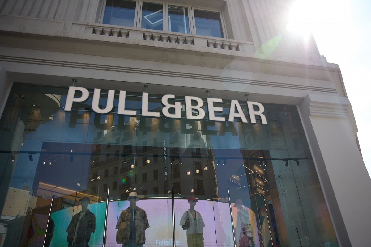 Entrada a la tienda de Pull and Bear, a 5 de junio de 2024, en Madrid (España). Inditex ha registrado un beneficio neto de 1.294 millones de euros durante el primer trimestre de su ejercicio fiscal 2