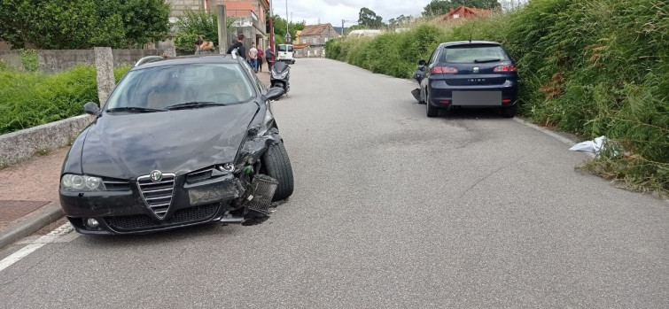 Un menor conduce borracho y se empotra contra otro coche en Vigo