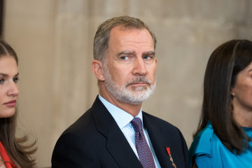 El Rey Felipe VI durante la imposición de condecoraciones con ocasión del X aniversario de la Proclamación de Su Majestad el Rey, en el Palacio Real, a 19 de junio de 2024, en Madrid (España). El 