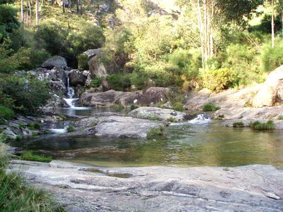 ​Un bañista rescatado y otra fallecida en un río de A Pobra