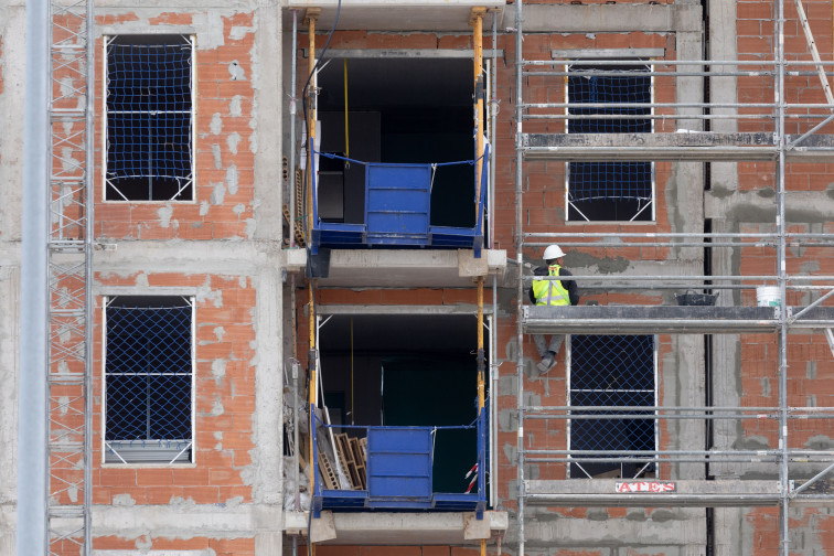 La poca construcción de vivienda lastra las posibilidades de emanciparse de los jóvenes gallegos