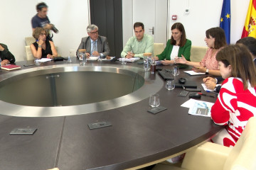 Reunión de la conselleira de Economía, María Jesús Lorenzana, con la CEG, UGT y CC.OO.
