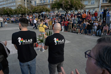 Decenas de personas durante un homenaje a Samuel Luiz por el tercer aniversario de su asesinato, a 3 de julio de 2024, en A Coruña, Galicia (España).