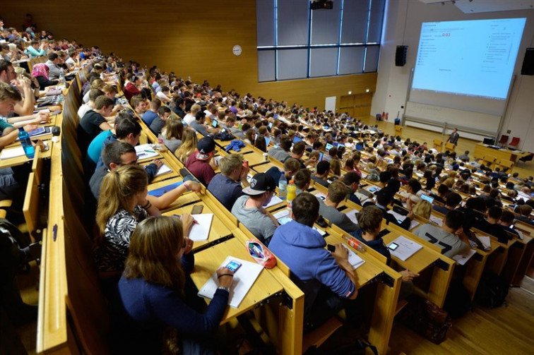 A UVigo terá que indemnizar a 21 alumnos por ofrecer un título que non podía conceder