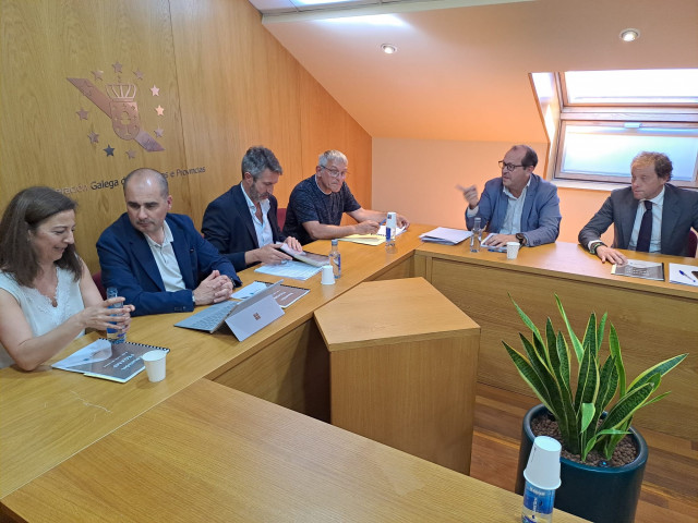 El presidente de la Fegamp, Alberto Varela, se reúne con el de Sogama, Javier Domínguez.