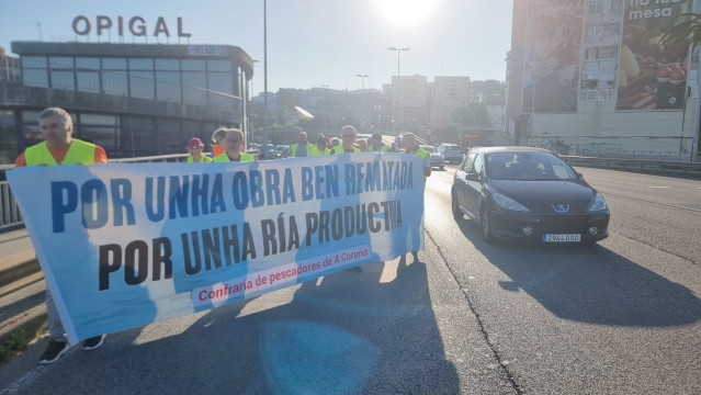 Nueva protesta de mariscadores y mariscadoras de la ría de O Burgo en la zona de A Pasaxe