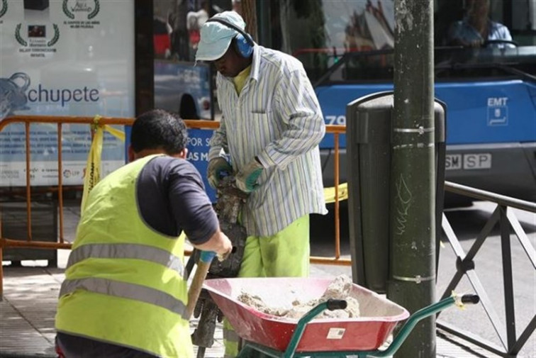 ​Galicia suma case 360 traballadores estranxeiros en xuño