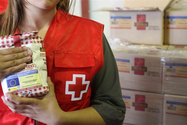 ​Cruz Roja ayudó el año pasado en Galicia a más de 14.000 personas abatidas por la crisis