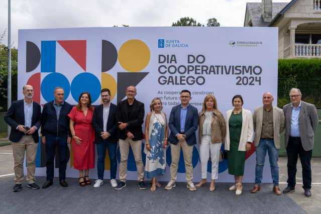 Archivo - El conselleiro de Emprego, Comercio e Emigración, José González, participa en el acto por el Día do Cooperativismo Galego.