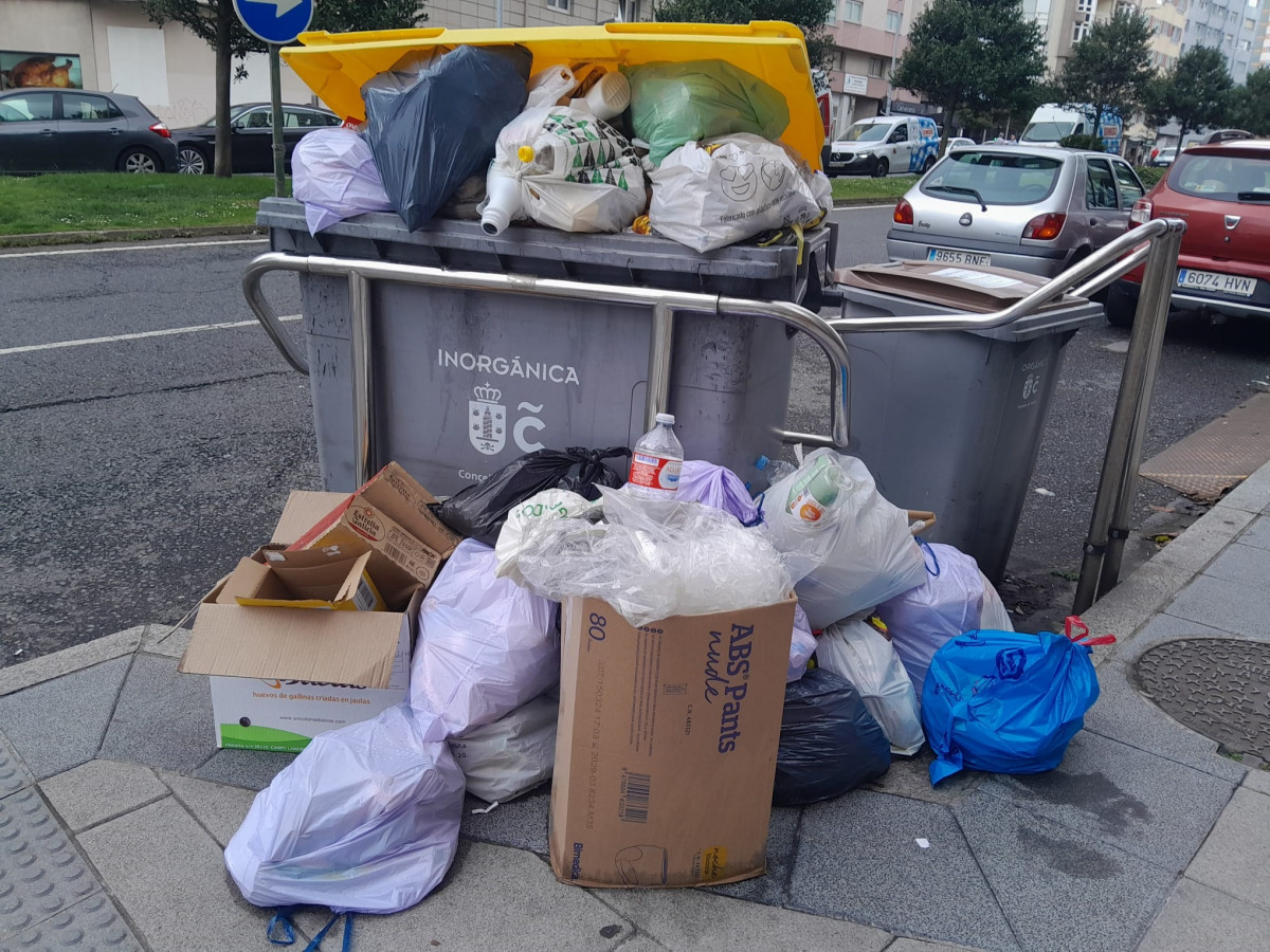 Basura acumulada en las calles en A Coruña