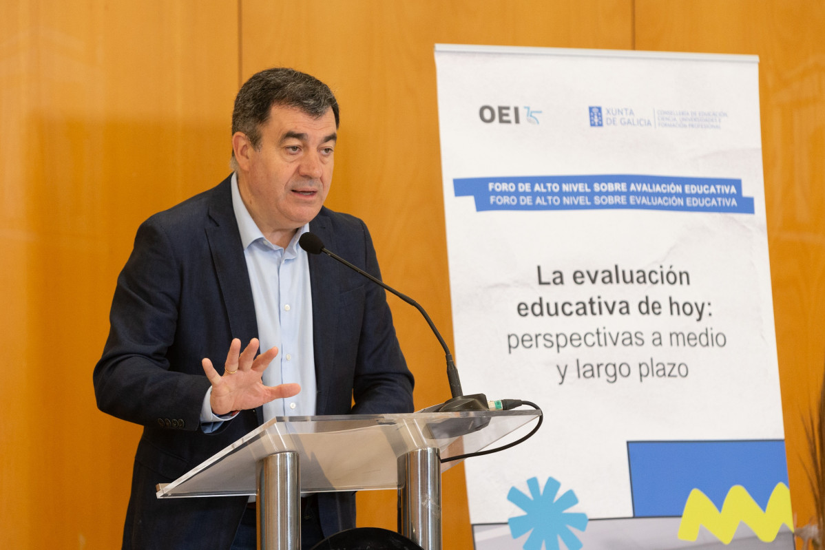 El conselleiro de Educación, Ciencia, Universidades e FP, Román Rodríguez, en las jornadas