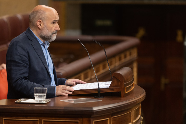 El diputado del BNG Néstor Rego interviene durante un pleno extraordinario en el Congreso de los Diputados, a 11 de julio de 2024, en Madrid (España). El Pleno del Congreso debate hoy las enmiendas de totalidad con texto alternativo registradas respectiva