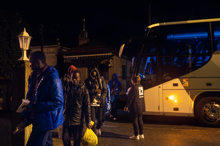 Veintiocho migrantes llegarán a Galicia tras el inicio de los trámites de traslado en Canarias