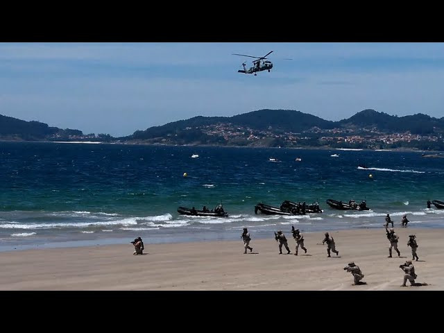 Desembarco militar en la playa de Samil, en Vigo