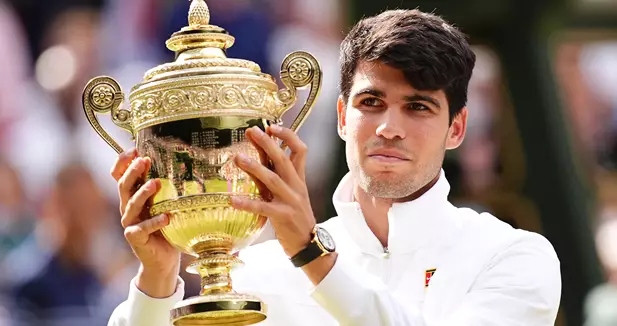 Alcaraz gana su segundo Wimbledon tras una aplastante victoria sobre Djokovic