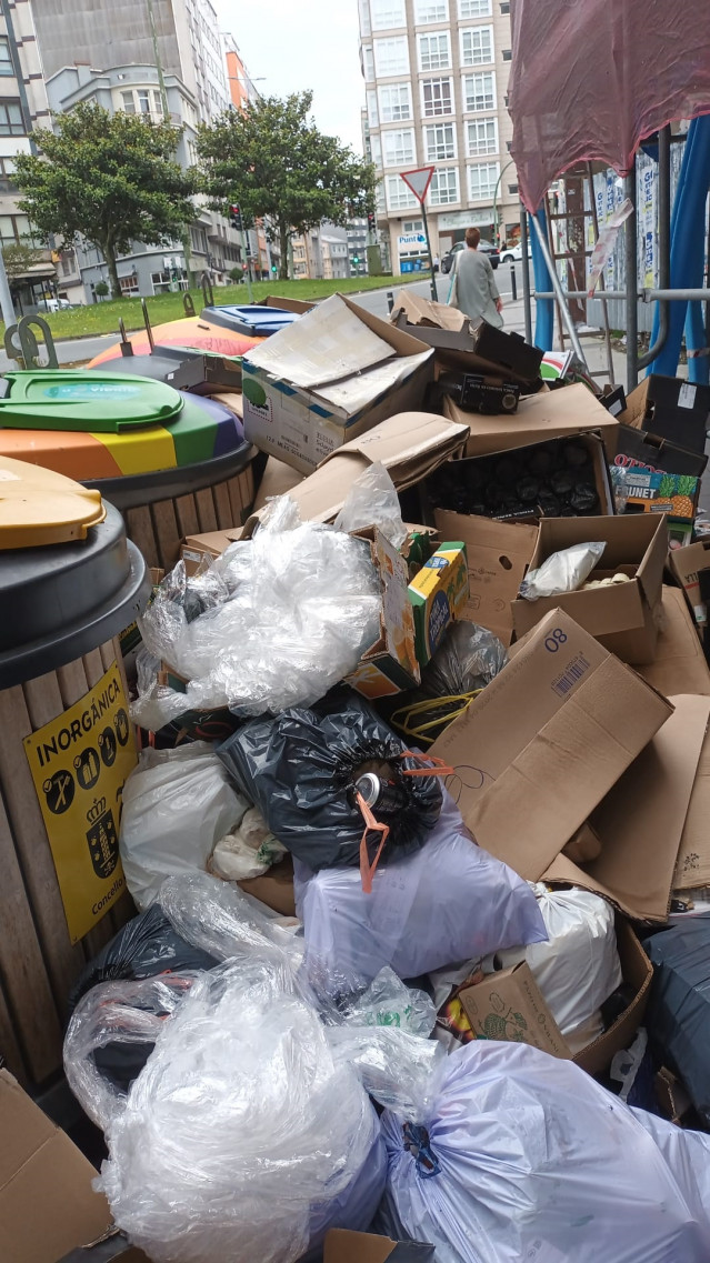 Nueva jornada de basura acumulada en la calles de la ciudad herculina