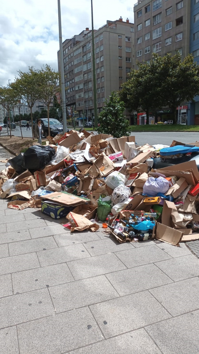 La basura se sigue acumulando en las calles de la ciudad herculina