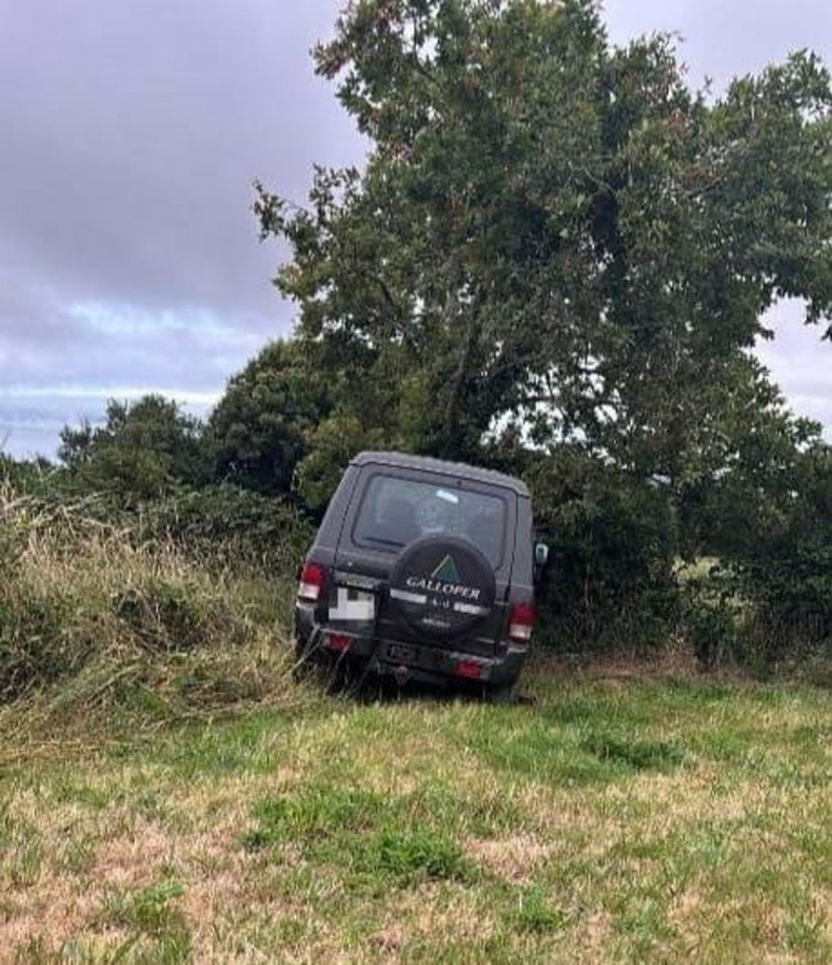 Fallece un hombre tras colisionar su vehículo contra un árbol en Abadín