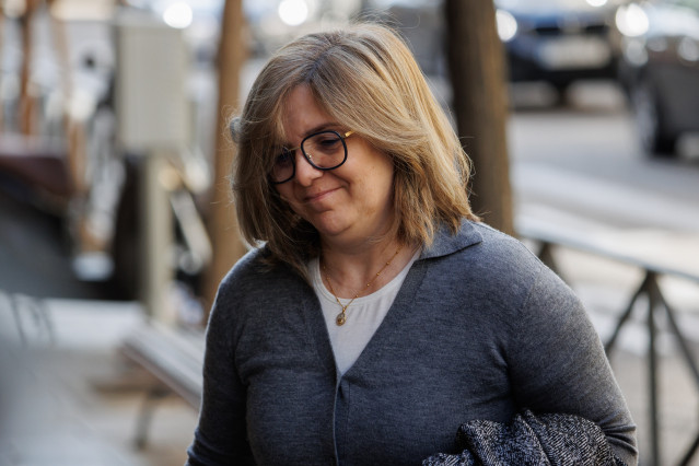 Archivo - La secretaria federal del PSOE exterior, Pilar Cancela, a su llegada a una reunión ejecutiva federal del PSOE en la sede de la calle Ferraz, a 19 de febrero de 2024, en Madrid.