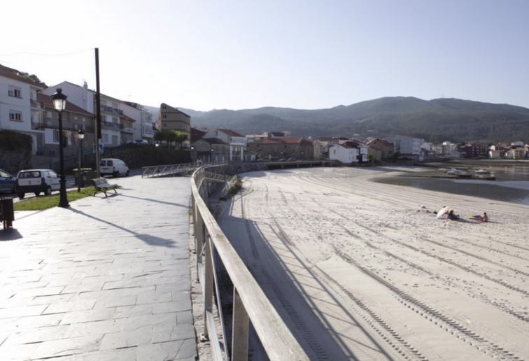 Muere una mujer mientras se bañaba en la playa de Anido, en Muros