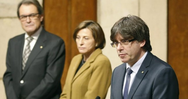 Puigdemont y Forcadell hacen lo que manda la CUP para no perder sus cargos