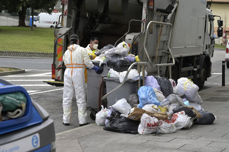 Empieza la recogida de emergencia de basura en A Coruña sin incidencias