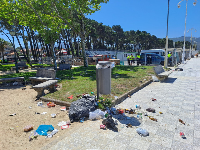 Imagen de la basura en la playa de Samil.