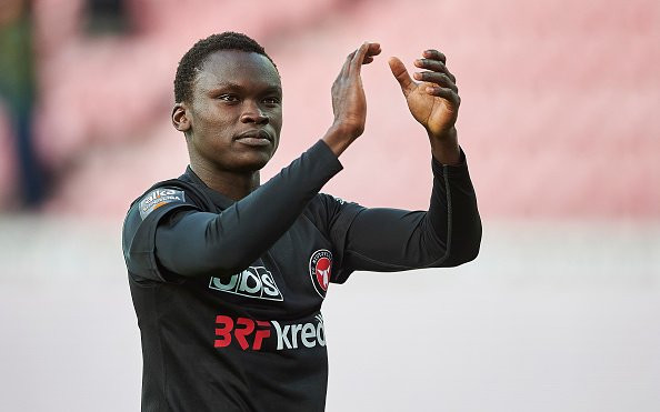 ​O Celta incorpora o extremo Pione Sisto