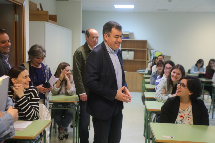 Primer día de curso y primer lío: vuelta al cole con protesta de profesores ante la Consellería de Educación