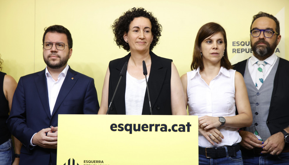 La secretària general d'ERC en funcions, Marta Rovira, durant una roda de premsa d'ERC per informar dels resultats definitius de la consulta a la militància sobre la investidura d'illa, a la seu del