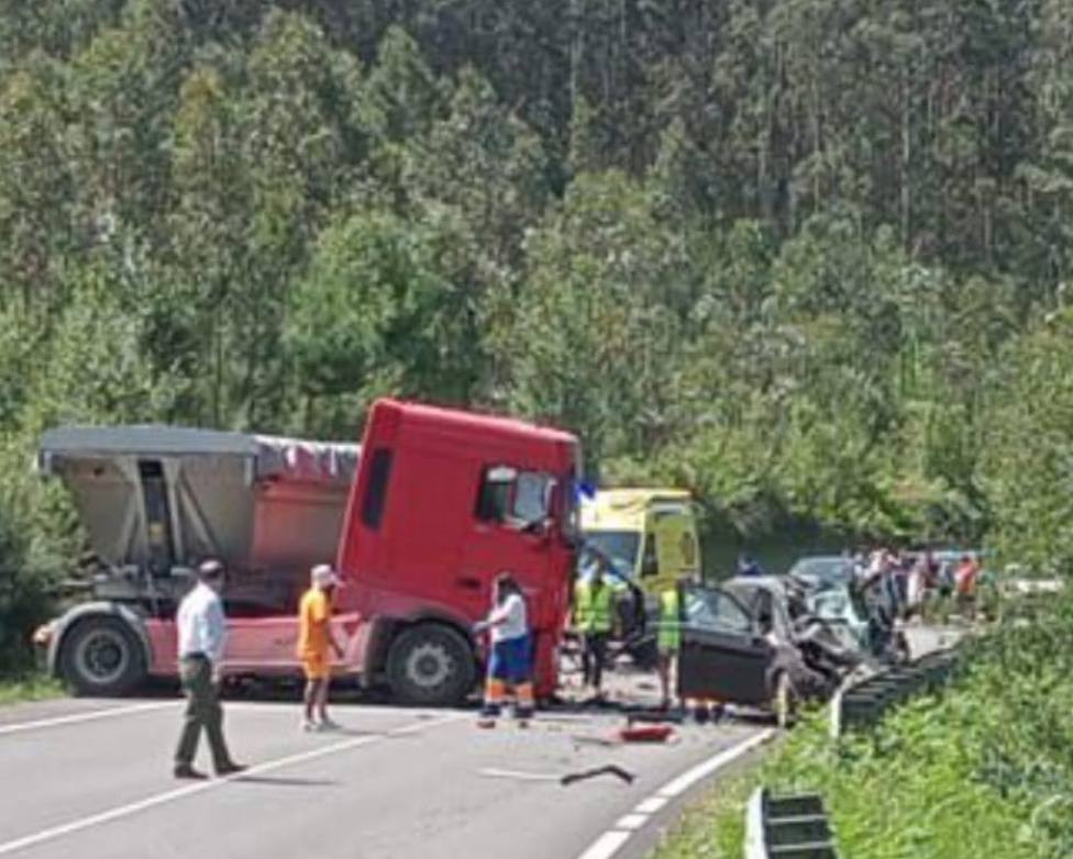 Accidente en Mau00f1u00f3n en una foto de Trafico Ferrolterra publicada por COPE FErrol