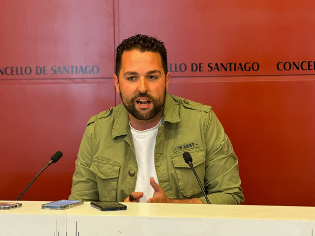 El concejal del Partido Popular de Santiago, Adrián Villa, ha denunciado este lunes el 