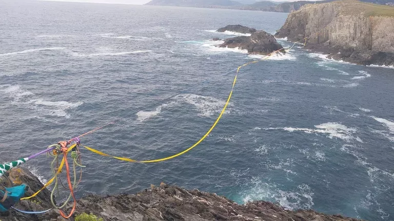 Cuerda colgada en los acantilados de A Frouxeira en una imagen publicada por CRTVG