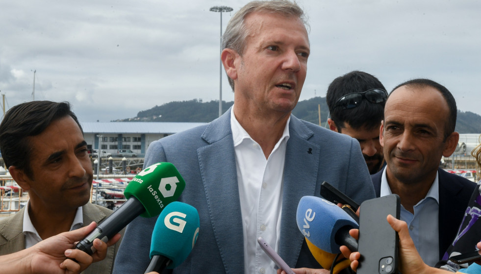 El presidente de la Xunta, Alfonso Rueda, en declaraciones a los medios.