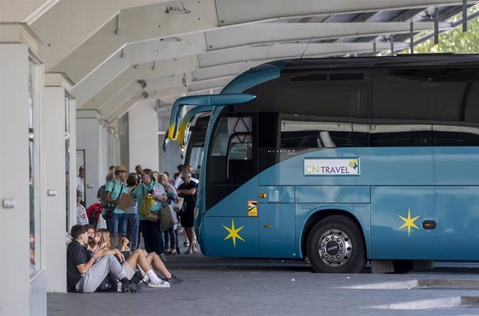 Refuerzo de las frecuencias de bus en A Laracha y Carballo con motivo de las fiestas