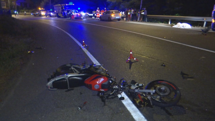 Accidente mortal al chocar con un camión una moto en Redondela