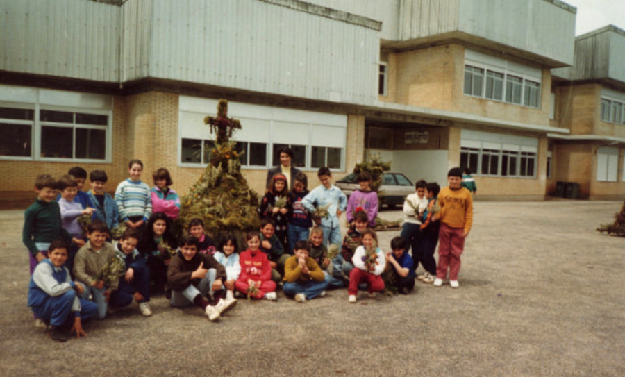 Imagen publicada en 2010 en el Facebook de alumnos del colegio de Beariz