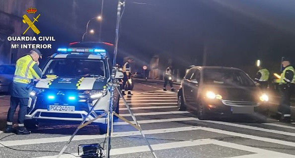 Un control de la Guardia Civil durante la Fiesta del Agua en Vilagarcía de Arousa