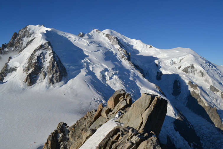 Mueren dos escaladores españoles al precipitarse desde la cumbre del Mont Blanc