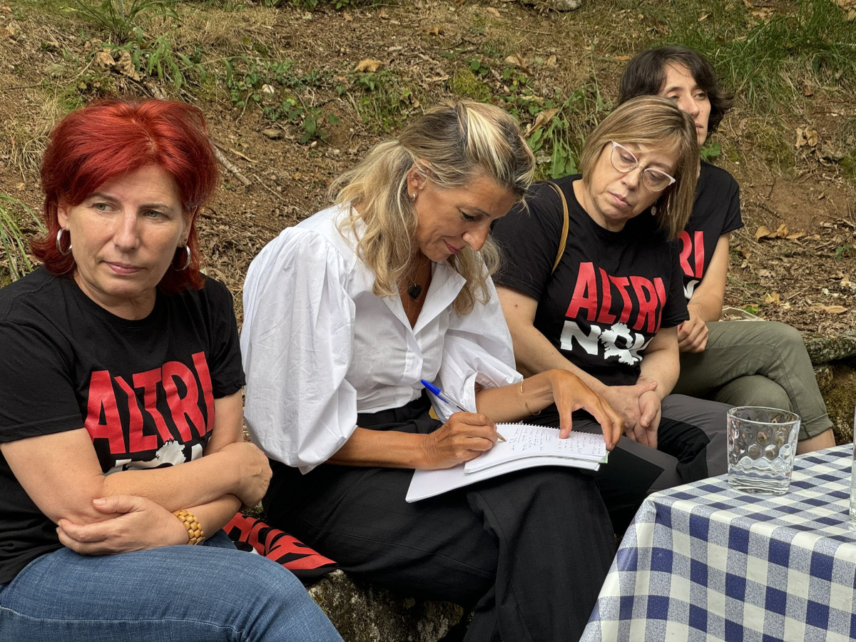 La vicepresidenta durante la reuniu00f3n con los activistas