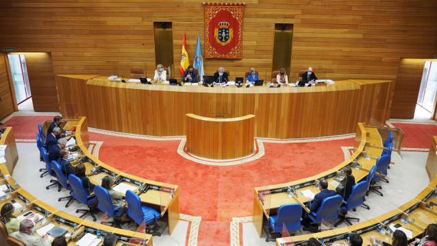 Archivo - Hemiciclo del Parlamento de Galicia en el último pleno de julio de 2021