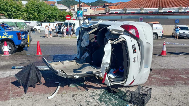 Archivo - Vehículo embestido por otro conductor en Cangas, cuyo conductor falleció, a 26 de julio de 2024.