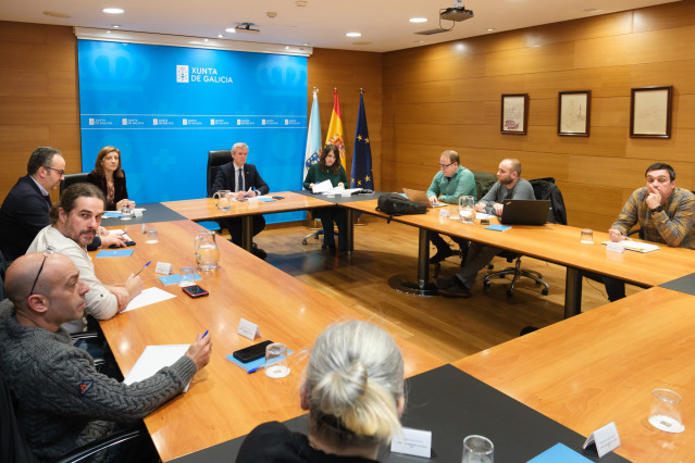 Archivo - Reunión entre el presidente de la Xunta, Alfonso Rueda, la vicepresidenta segunda, Ángeles Vázquez, y la conselleira de Economía, María Jesús Lorenzana con el comité de empresa de Alcoa