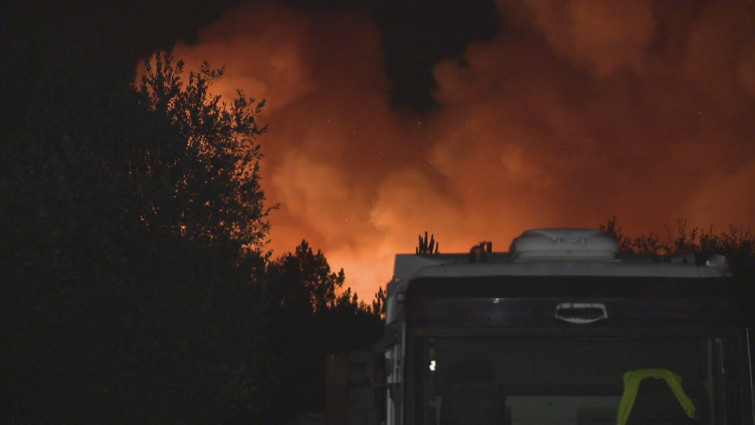 El incendio de Entrimo, en el parque natural de Serra do Xurés, lleva ya arrasadas 180 hectáreas