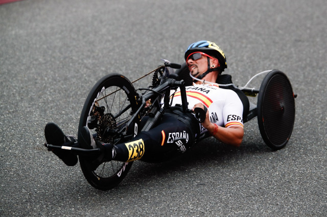 ¡Sergio Garrote repite en París con una plata en ciclismo en ruta C1-2!