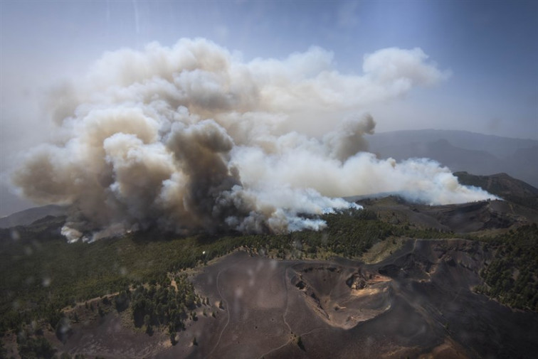 ​Sigue sin control el incendio de La Palma