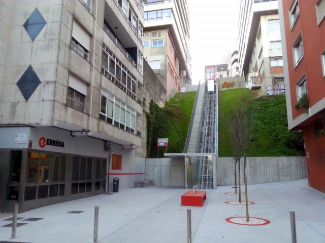 Ascensor inclinado de la calle Juan Ramón Jiménez de Vigo